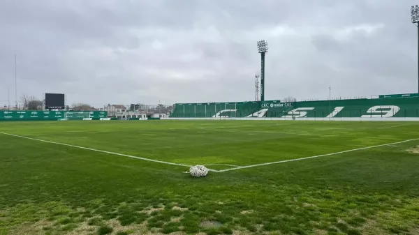 Defiende la punta en el estadio