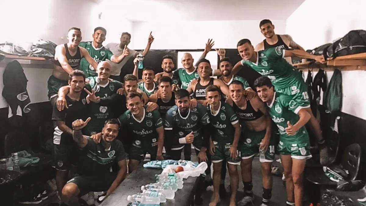 Sarmiento consiguió tres puntos para seguir luchando