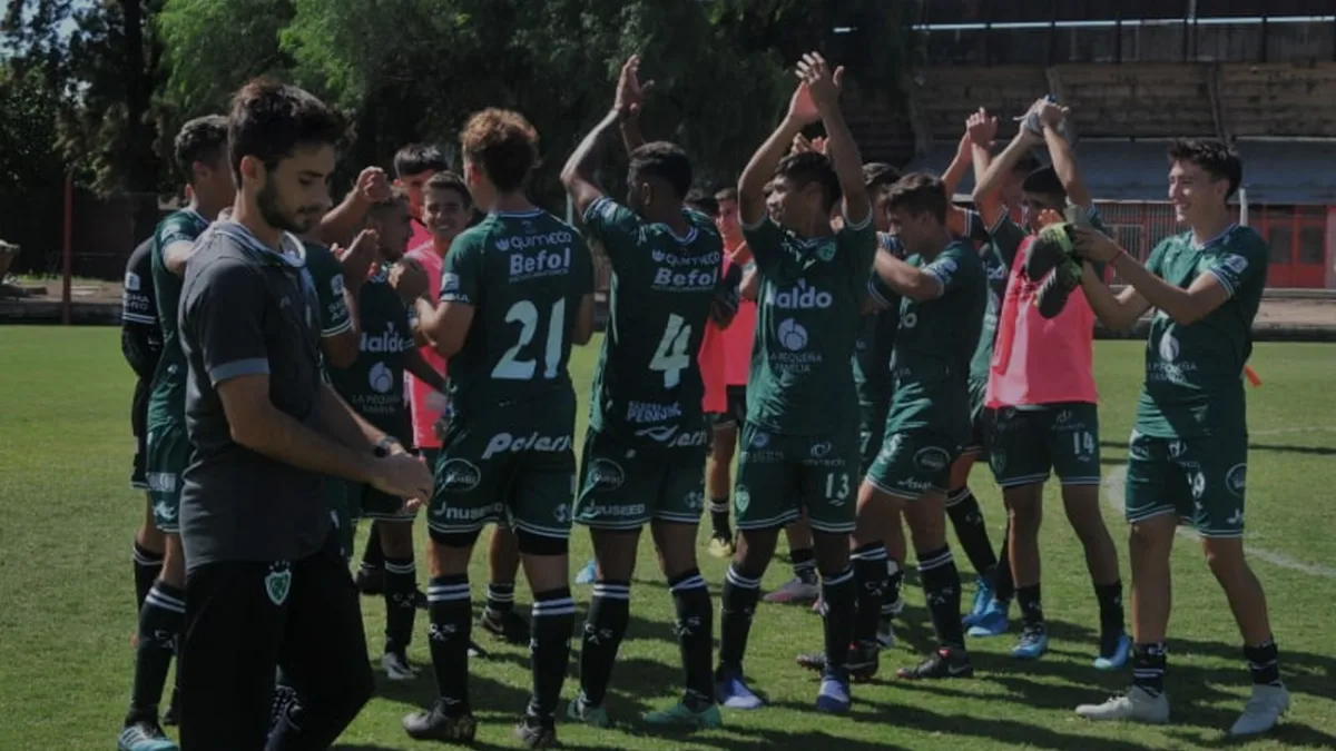La Reserva de Sarmiento ganó y quedó a un punto del líder