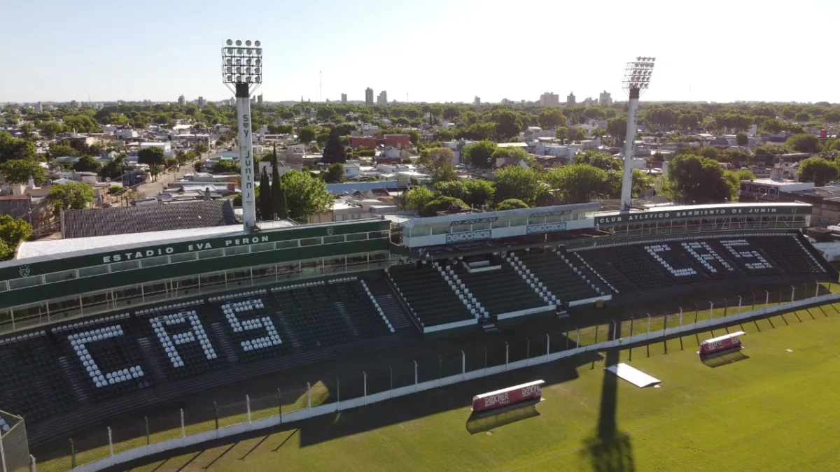 Juegan Sarmiento y Lanús desde las 13.30 horas