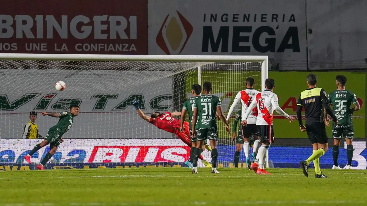 Sarmiento sufrió una goleada ante River