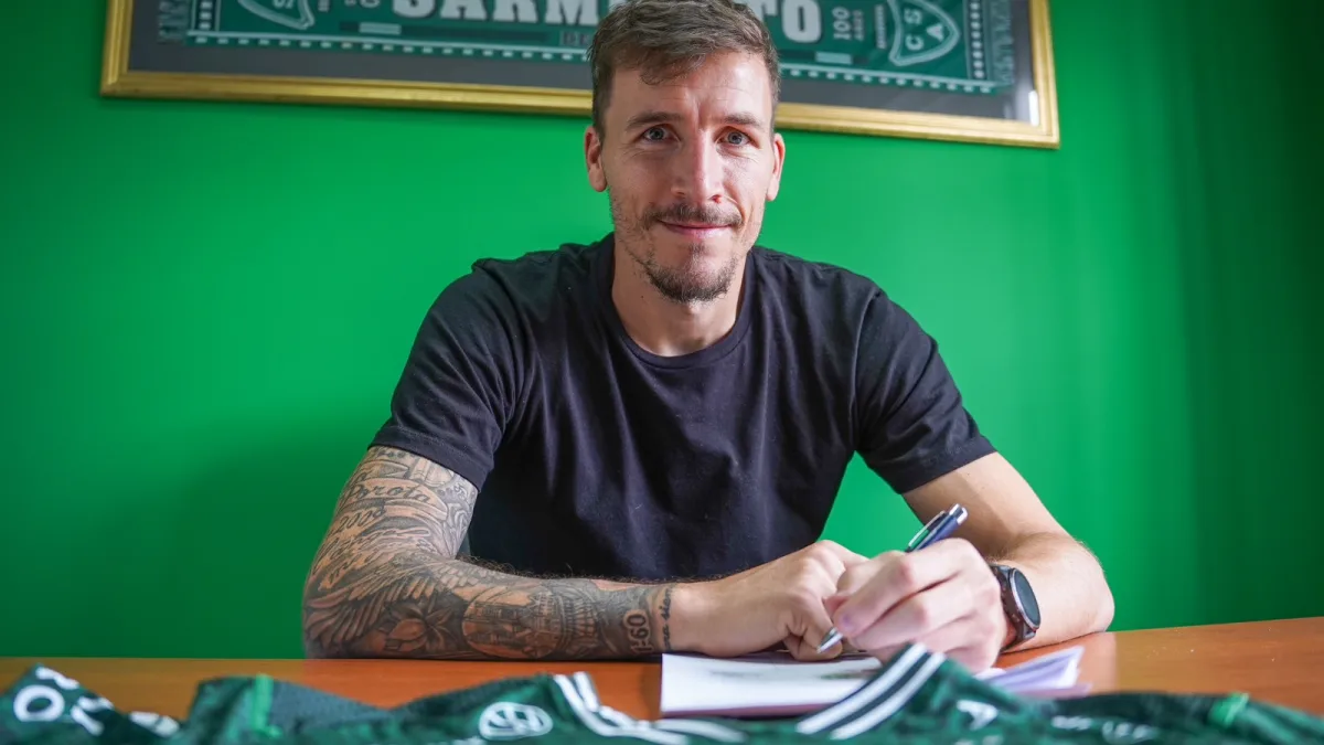 Sarmiento refuerza la zaga