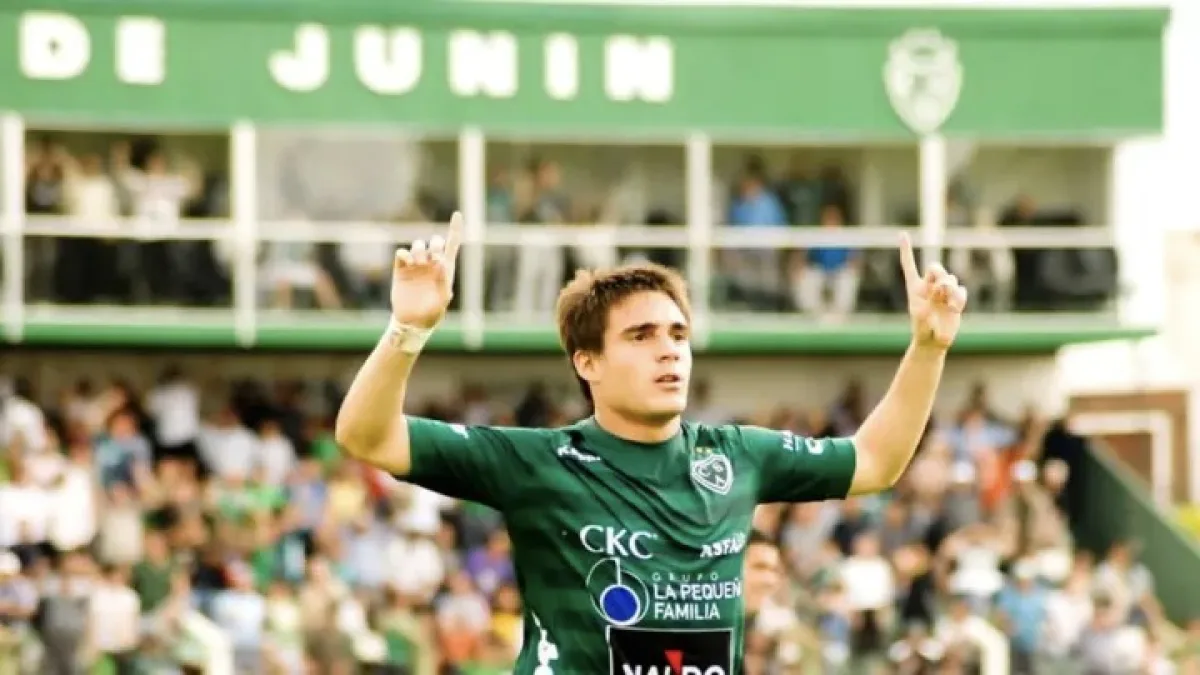 El pibe que hacía poner a la platea de pie