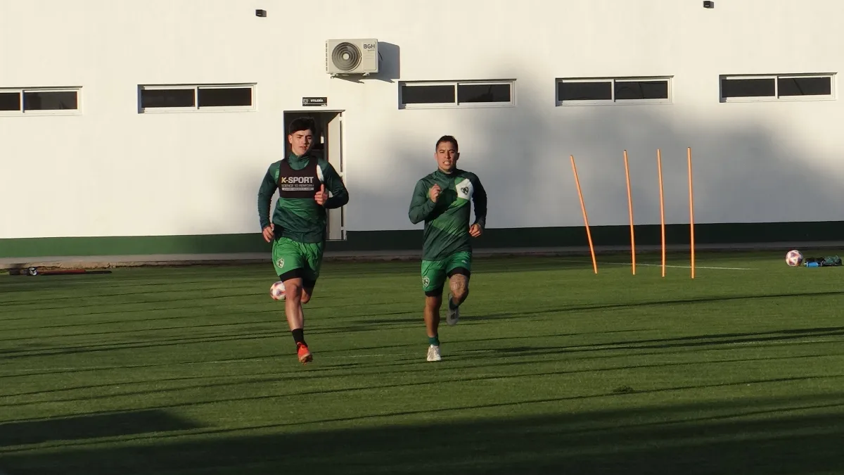 El Verde volvió a entrenar sin técnico
