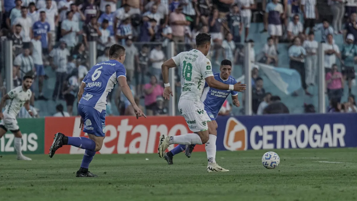 Sarmiento jugó mal y se trajo una derrota de Tucumán