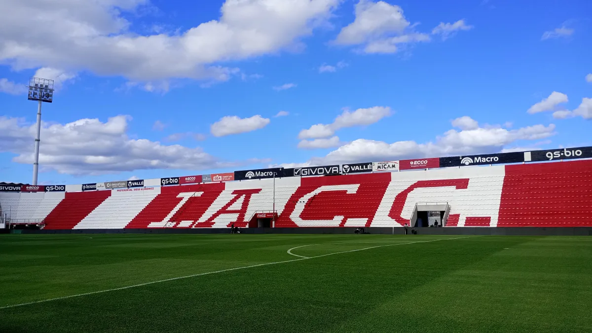 Instituto y Sarmiento juegan en Córdoba