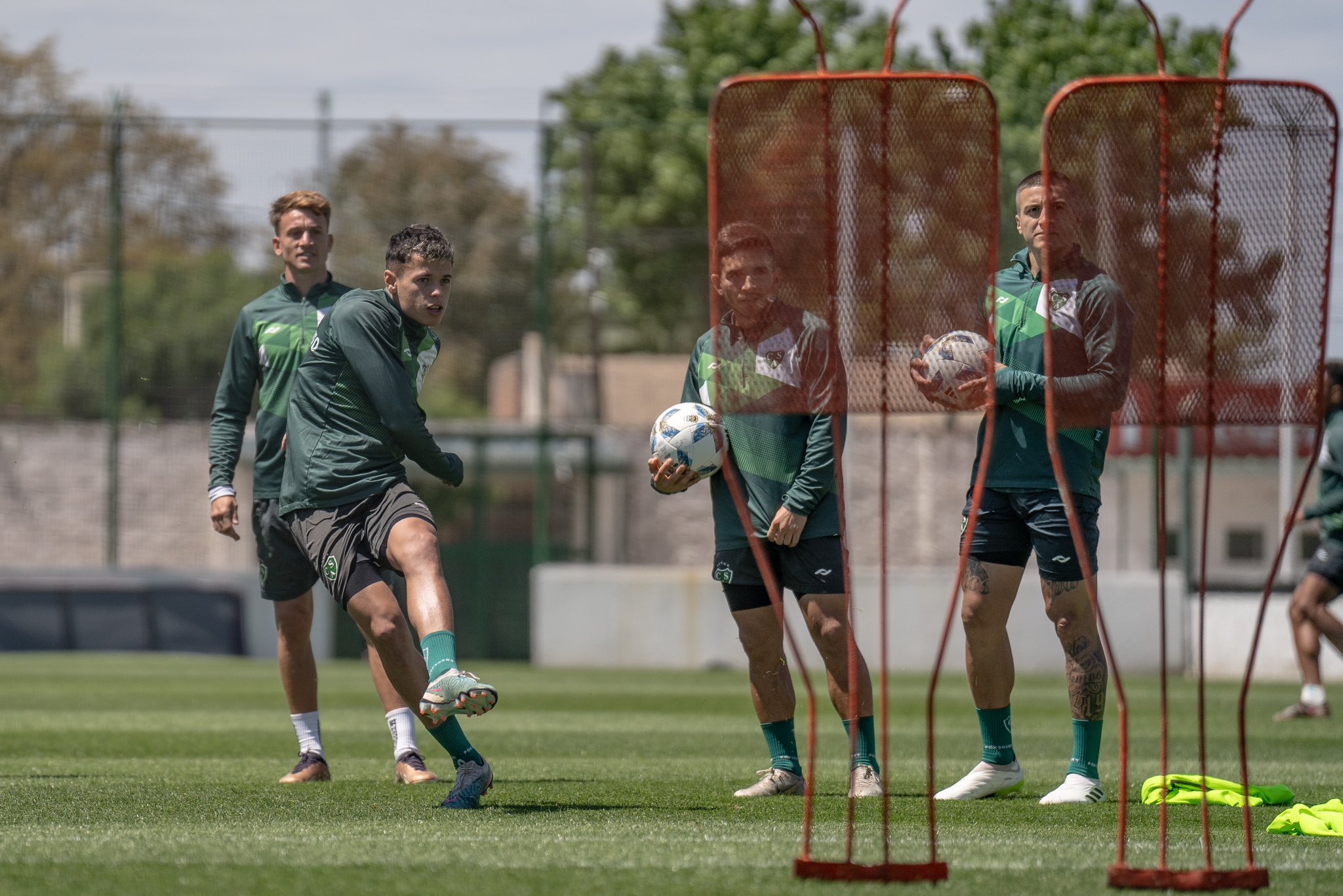 Esperan por Gabriel Díaz Sentimiento Verde